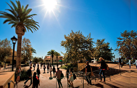 Seaver College students walk through the main campus - ߣߣƵ University
